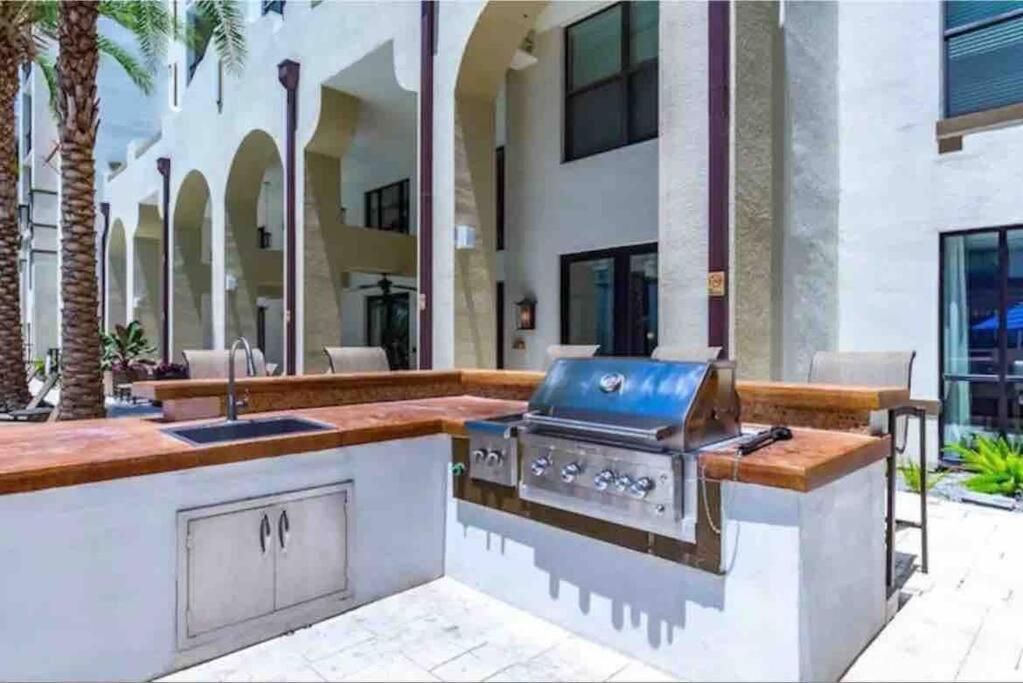 Blooming Journey In Tampa Bay! Apartment Exterior photo